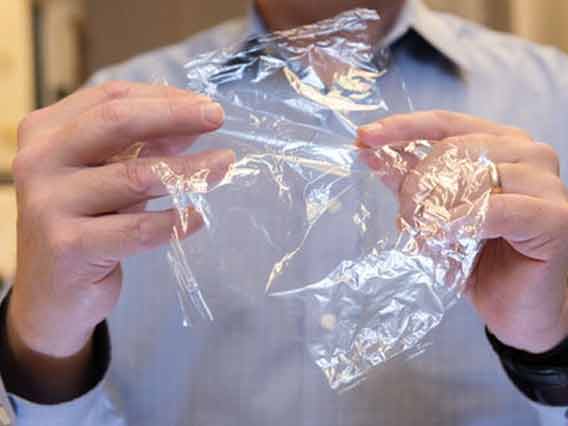 包裝袋的升級創新：科學家（jiā）用木材廢料和蟹殼（ké）生產環保食品包裝袋